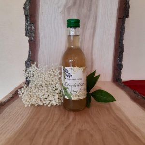 Holunderblütensirup mit Melisse