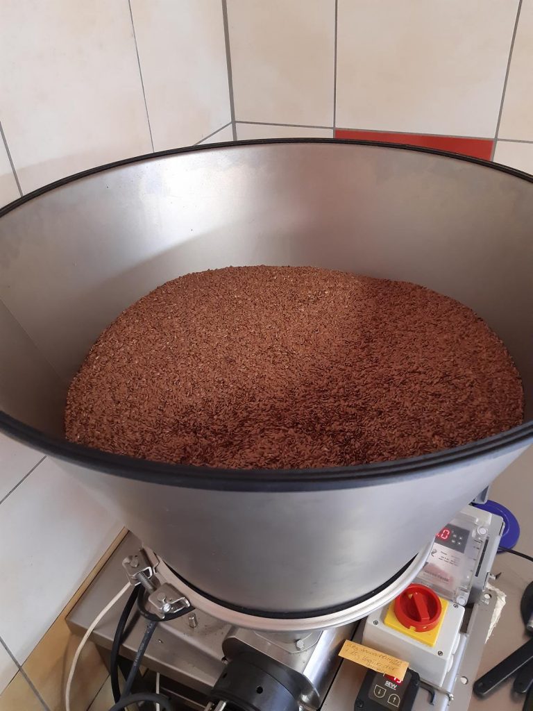 Leinöl – aromatisch, naturbelassen, ungefiltert, kaltgepresst – aus unserer eigenen Ölmühle